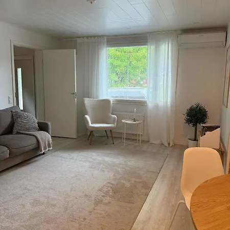 Peaceful House With Own Sauna, Free Parking